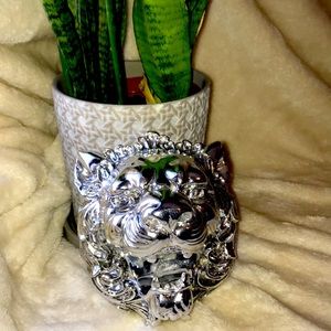 Lion head wall decor silver